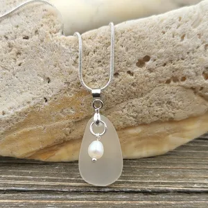 BESHEEK Silvertone, Clear, Seaglass and Freshwater Pearl Necklace? Handmade Hypoallergenic Boho Beach Gala Wedding Style Fashion Jewelry