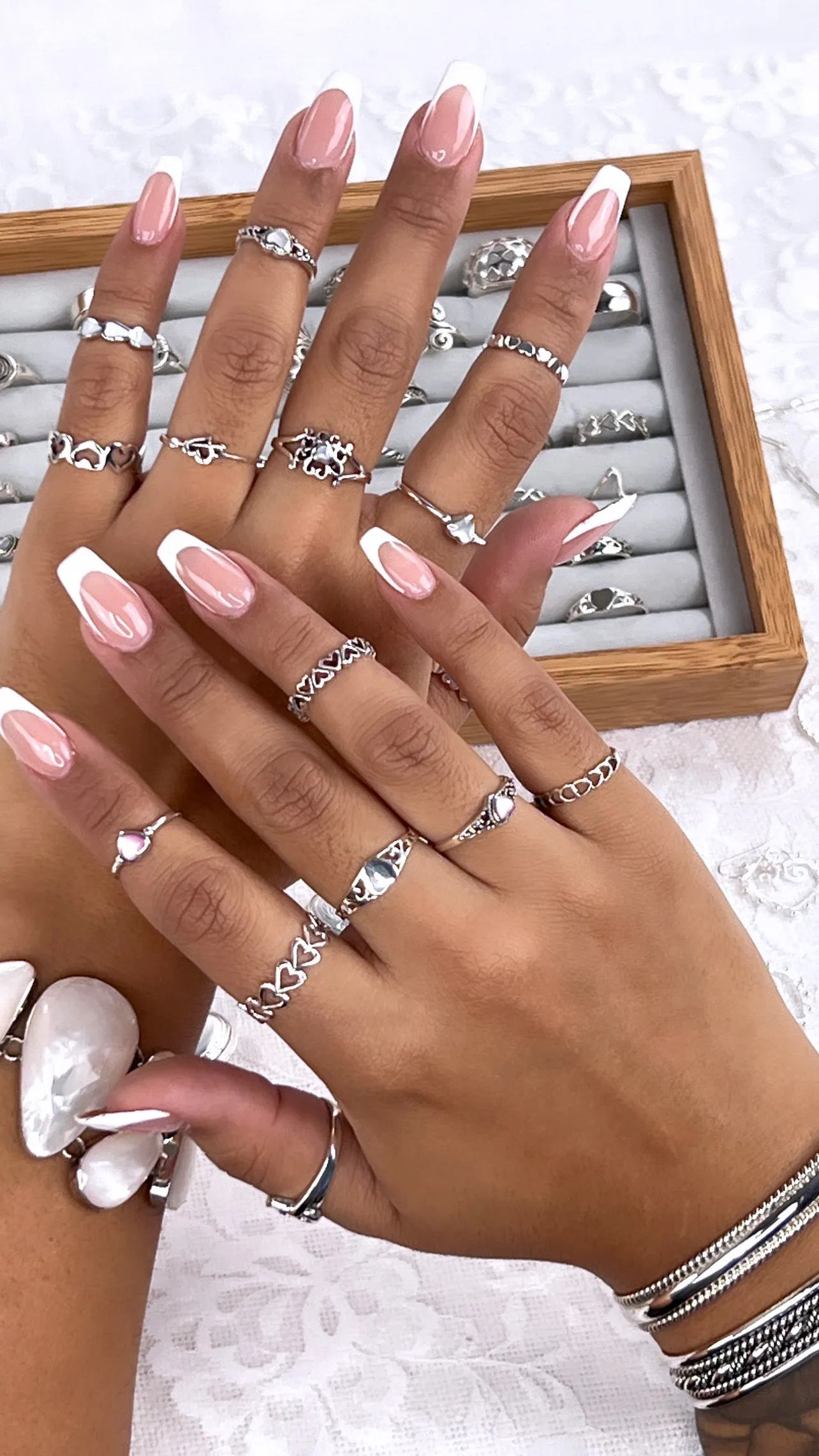 Cut Out Alternating Heart Band