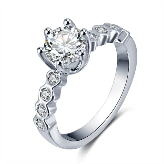 Fashion Luxury Crystal Engagement Ring for Women AAA White Cubic Zirconia Silver color Rings
