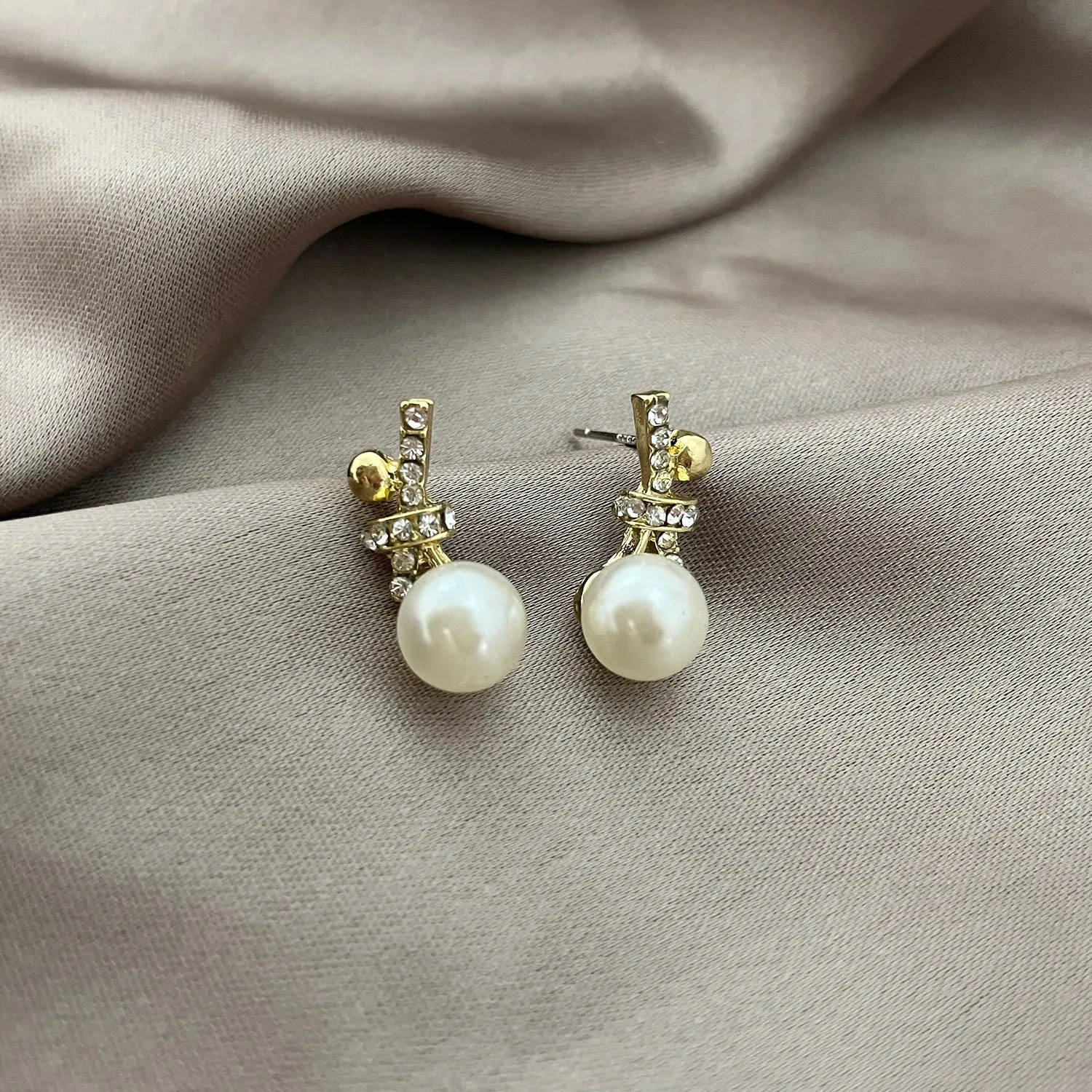 Korean New Exquisite Honey Bee Pearl Earrings Fashion Temperament Versatile Small Earrings Elegant Ladies Jewelry 2021 New
