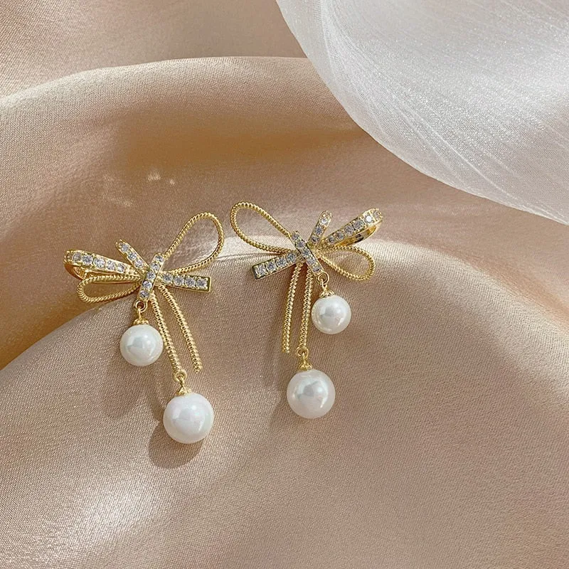 Korean New Exquisite Honey Bee Pearl Earrings Fashion Temperament Versatile Small Earrings Elegant Ladies Jewelry 2021 New