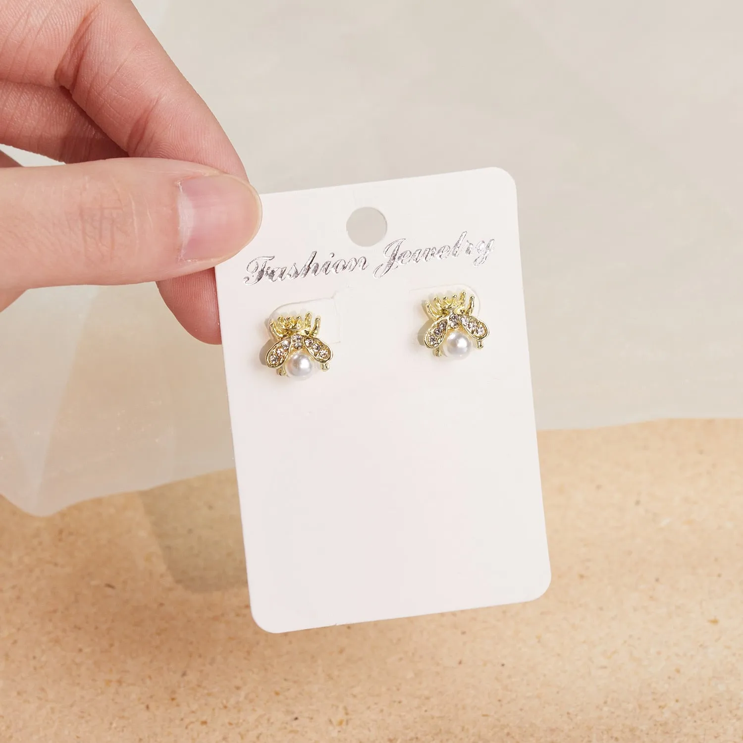 Korean New Exquisite Honey Bee Pearl Earrings Fashion Temperament Versatile Small Earrings Elegant Ladies Jewelry 2021 New