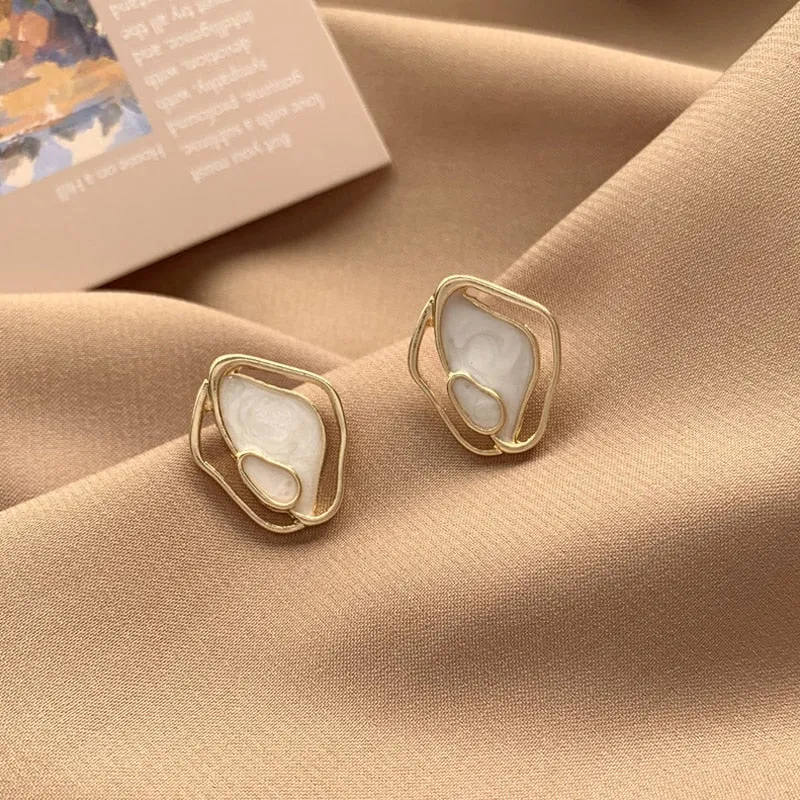Korean New Exquisite Honey Bee Pearl Earrings Fashion Temperament Versatile Small Earrings Elegant Ladies Jewelry 2021 New