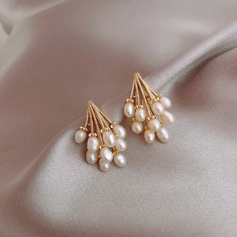 Korean New Exquisite Honey Bee Pearl Earrings Fashion Temperament Versatile Small Earrings Elegant Ladies Jewelry 2021 New