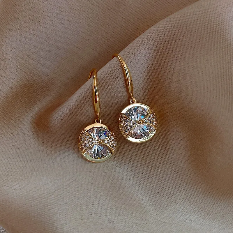 Korean New Exquisite Honey Bee Pearl Earrings Fashion Temperament Versatile Small Earrings Elegant Ladies Jewelry 2021 New