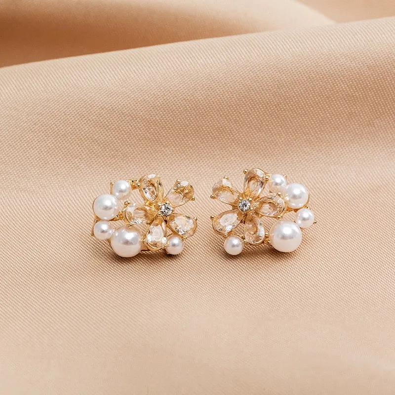 Korean New Exquisite Honey Bee Pearl Earrings Fashion Temperament Versatile Small Earrings Elegant Ladies Jewelry 2021 New