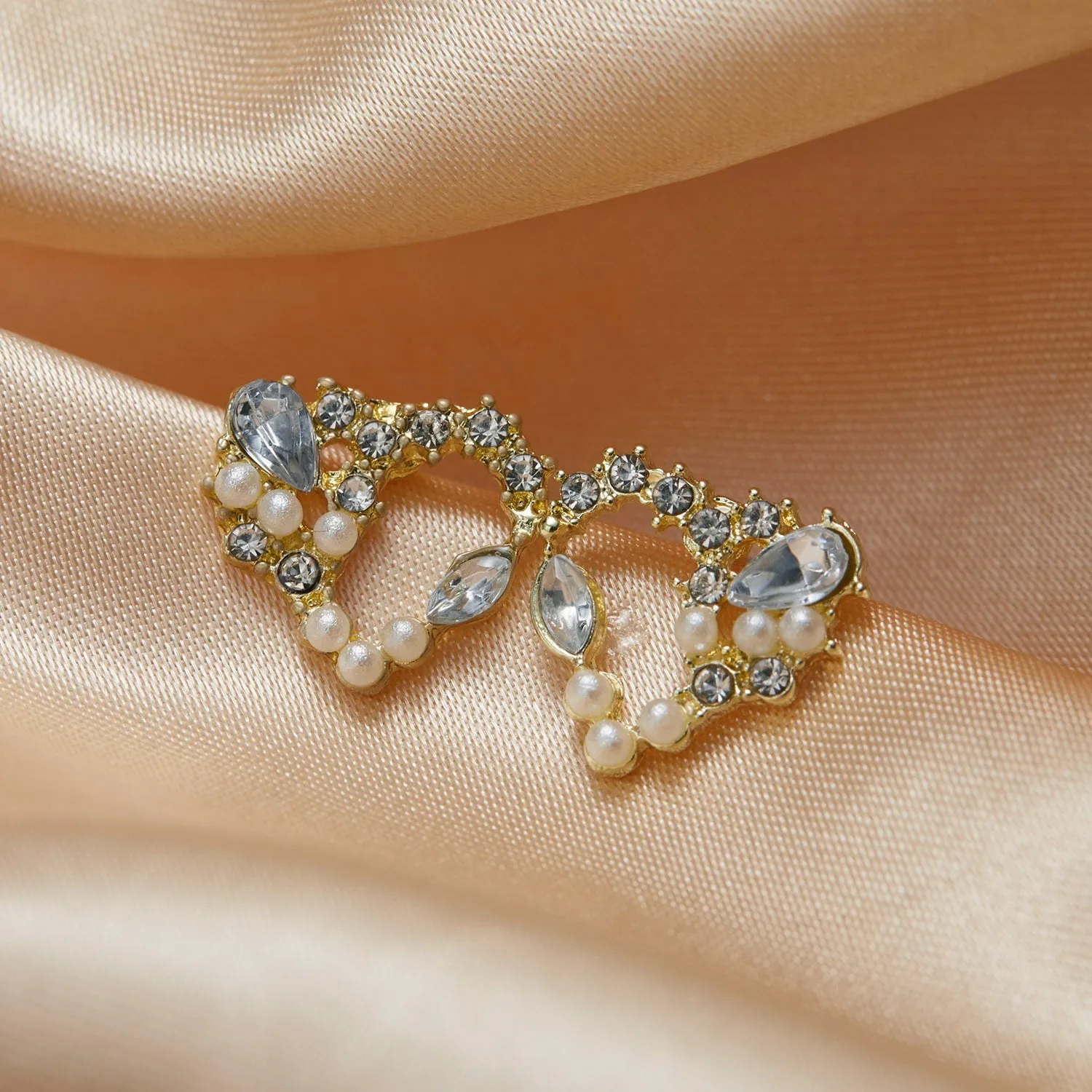 Korean New Exquisite Honey Bee Pearl Earrings Fashion Temperament Versatile Small Earrings Elegant Ladies Jewelry 2021 New