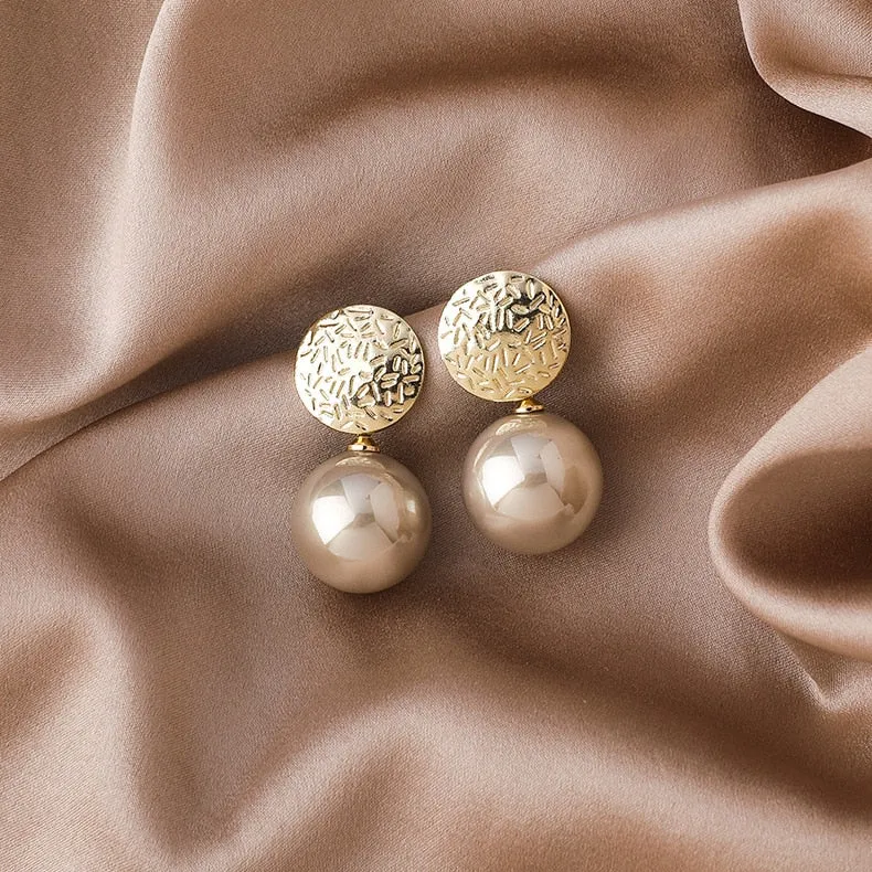 Korean New Exquisite Honey Bee Pearl Earrings Fashion Temperament Versatile Small Earrings Elegant Ladies Jewelry 2021 New