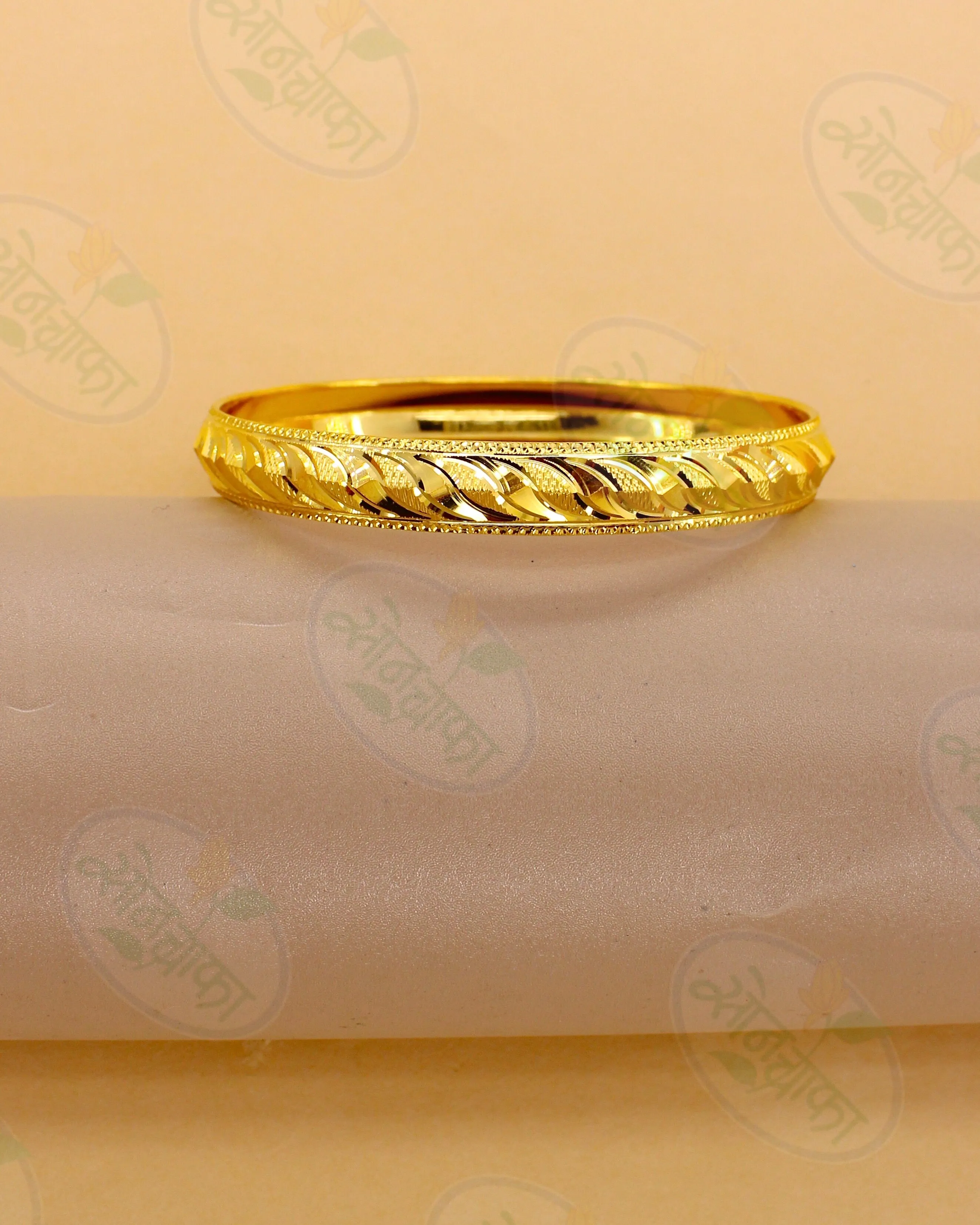 SLEEK TEXTURED MEN'S KADA